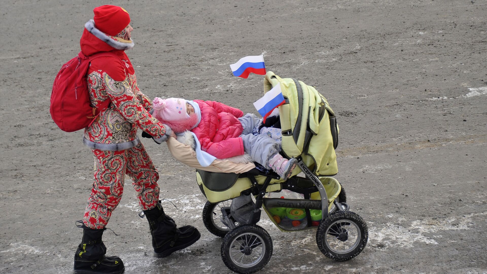 Путин предложил в новых регионах РФ давать маткапитал на детей, рожденных  с 2007 года - РИА Новости, 1920, 21.02.2023