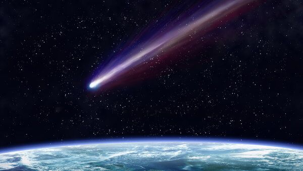 Комета около Земли. Архивное фото