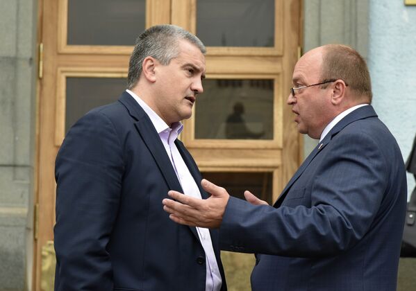Глава Крыма Сергей Аксенов и глава администрации Симферополя Геннадий Бахарев