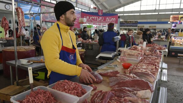 Продажа мяса на рынке Симферополя