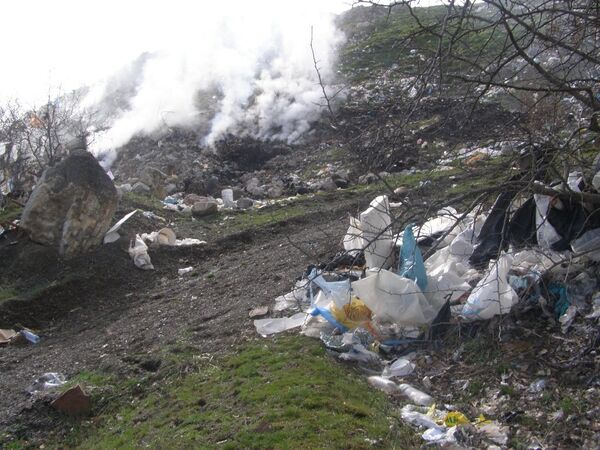 Возгорание мусора на свалке в селе Лучистом Алуштинского округа Возгорание мусора на свалке в селе Лучистом Алуштинского округа