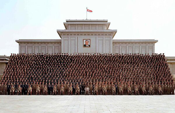 Мавзолей Великого вождя товарища Ким Ир Сена в Корейской народно- демократической республике. Бывшая резиденция Ким Ир Сена