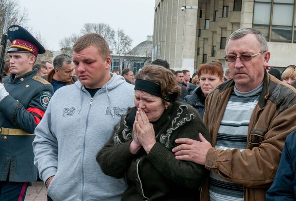 Крымчане провожают в последний путь правоохранителей, погибших на Майдане