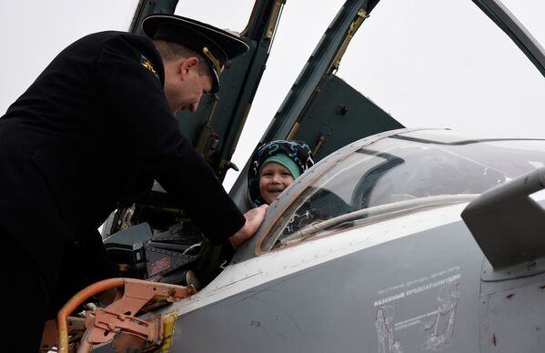 Летчики Черноморского флота встретили гостей в Новофедоровке