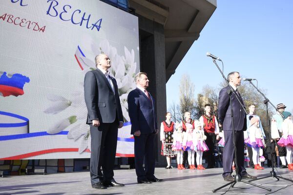 Митинг в Симферополе в честь второй годовщины референдума 2014 года Митинг в Симферополе в честь второй годовщины референдума 2014 года