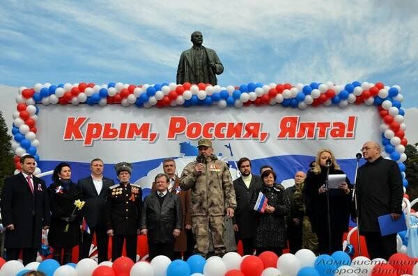 В Ялте в честь годовщины воссоединения Крыма с Россией состоялось праздничное шествие В Ялте в честь годовщины воссоединения Крыма с Россией состоялось праздничное шествие