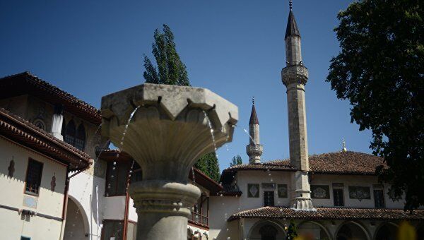 Большая Ханская мечеть на территории Бахчисарайского историко-культурного заповедника Крыма Хансарай