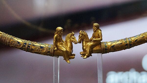 В музее Акрополя (Греция) проходит выставка трех уникальных золотых предметов из скифской коллекции Эрмитажа