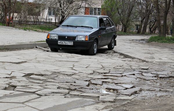 Междворовые проезды, ул. Б. Куна,2 в Симферополе Междворовые проезды, ул. Б. Куна,2 в Симферополе