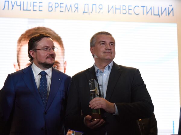 Конкурс Предприниматель года Крым 2015. Президент Общероссийской общественной организации Деловая Россия Алексей Репик и глава Республики Крым Сергей Аксенов Конкурс Предприниматель года Крым 2015. Президент Общероссийской общественной организации Деловая Россия Алексей Репик и глава Республики Крым Сергей Аксенов