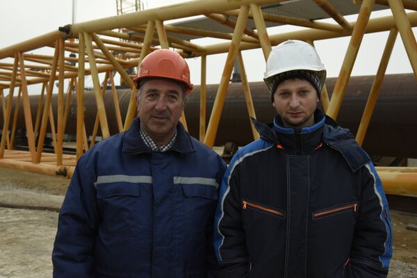 Строительство моста через Керченский пролив. Отец и сын: Василий Иванович и Андрей Кравченко. Строительство моста через Керченский пролив. Отец и сын: Василий Иванович и Андрей Кравченко.