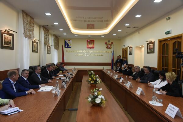 Визит итальянских парламентариев в Крым Визит итальянских парламентариев в Крым