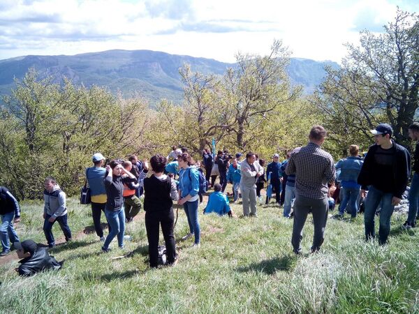Крымско-татарская акция Восхождение на Чатыр-Даг Крымско-татарская акция Восхождение на Чатыр-Даг