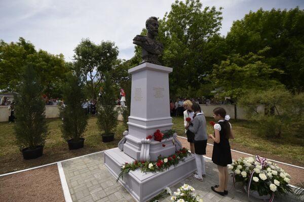 В Евпатории открыли бюст императору Николаю II В Евпатории открыли бюст императору Николаю II