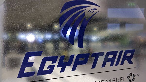 Табличка авиакомпании Egyptair