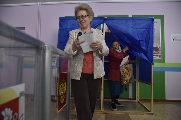 Предварительное голосование партии Единая Россия. Участок в школе №29 города Симферополя Предварительное голосование партии Единая Россия. Участок в школе №29 города Симферополя