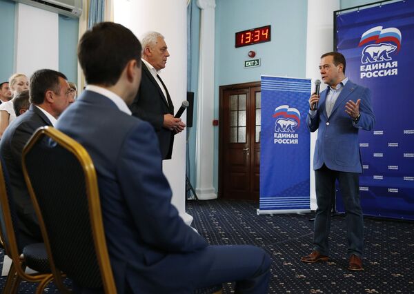 Рабочая поездка премьер-министра РФ Д. Медведева в Крымский федеральный округ Рабочая поездка премьер-министра РФ Д. Медведева в Крымский федеральный округ