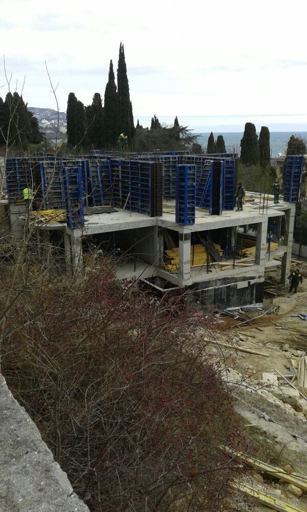 Стройка Олега Геншафта в Алупке Стройка Олега Геншафта в Алупке