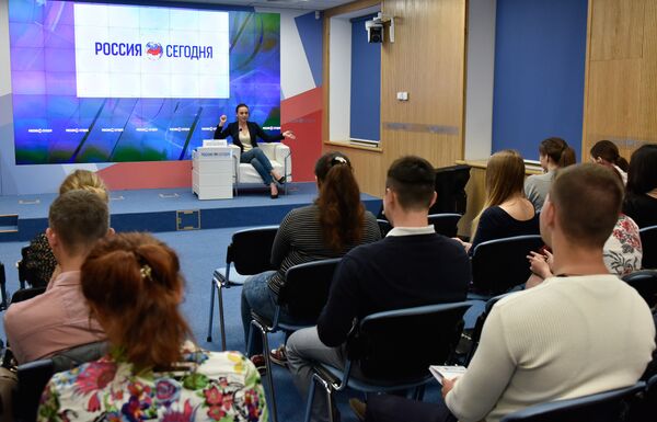 МИА Россия сегодня провело мастер-класс для будущих журналистов Крыма. Заместитель руководителя регионального подразделения МИА Россия сегодня в Симферополе Татьяна Береговая. МИА Россия сегодня провело мастер-класс для будущих журналистов Крыма. Заместитель руководителя регионального подразделения МИА Россия сегодня в Симферополе Татьяна Береговая.