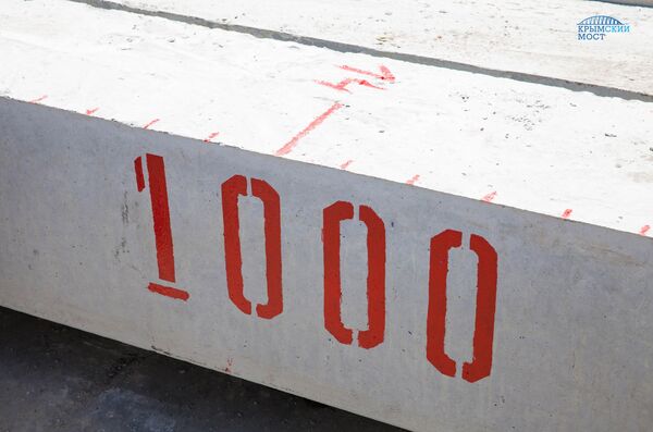 Строители погрузили более 1000 свай в основание Крымского моста Строители погрузили более 1000 свай в основание Крымского моста