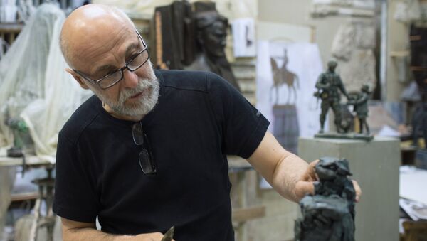 Скульптор Салават Щербаков, автор памятника Вежливым людям в Симферополе