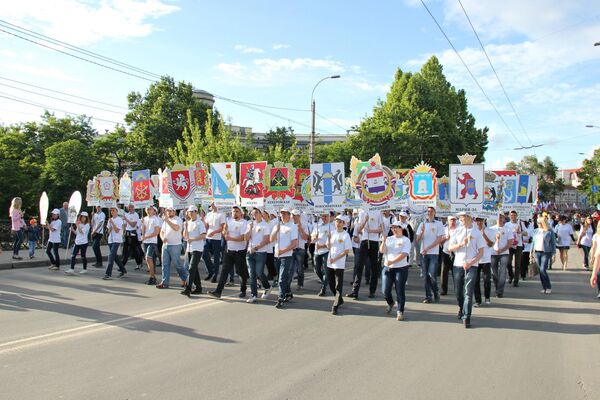 Праздничное шествие в честь 232-летия Симферополя
