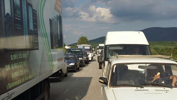 Автомобили на трассе в районе Белогорска