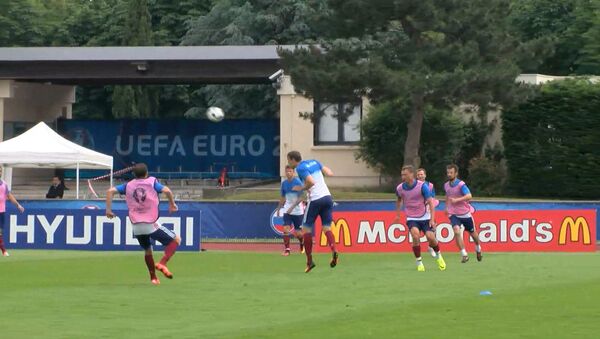 Футболисты сборной РФ отрабатывали удары на тренировке перед Евро-2016
