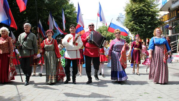 Парад дружбы народов в Симферополе, приуроченный ко Дню России