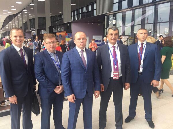 Севастопольская делегация во главе с губернатором города Сергеем Меняйло принимает участие в ПМЭФ-2016 Севастопольская делегация во главе с губернатором города Сергеем Меняйло принимает участие в ПМЭФ-2016