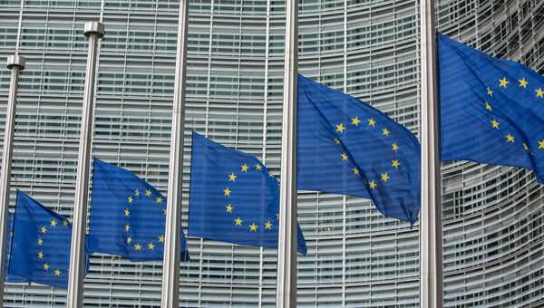 Флаги возле штаб-квартиры Европейской комиссии в Брюсселе.