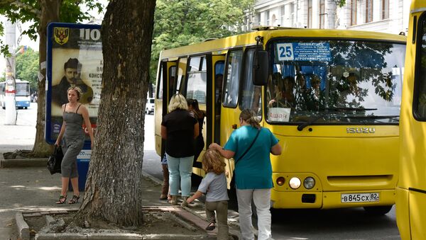 Пассажиры автобусов в Симферополе