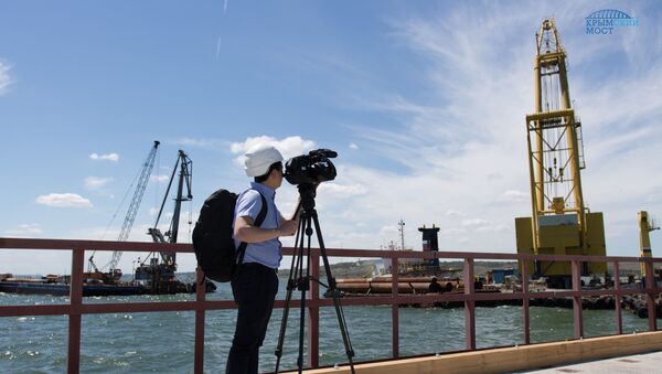 Иностранным журналистам показали стройку Крымского моста