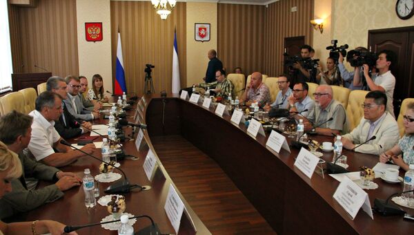 Встреча представителей власти Крыма с иностранными журналистами