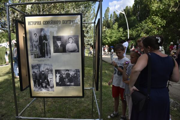 Симферополь отметил День семьи, любви и верности Симферополь отметил День семьи, любви и верности