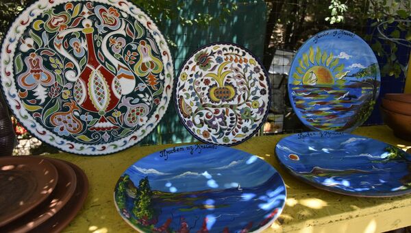 Торговля сувенирами на трассе Симферополь - Алушта