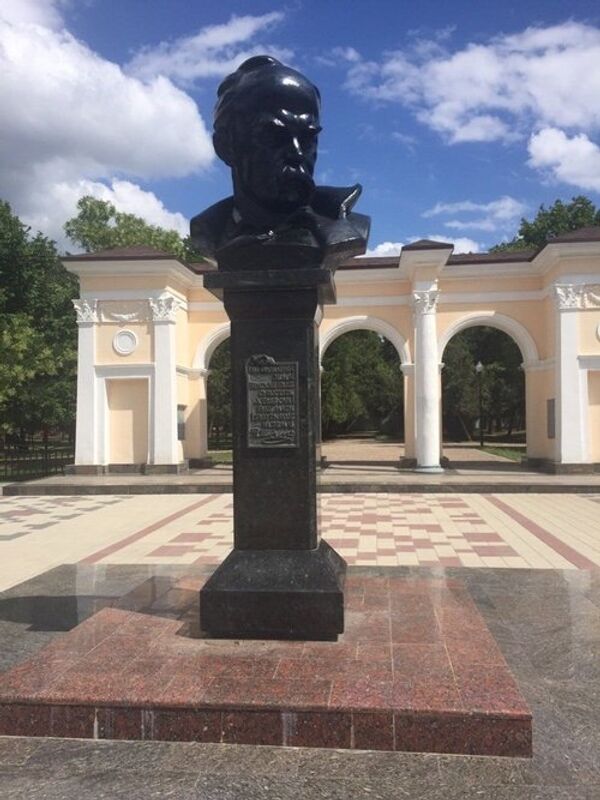 Памятник Тарасу Шевченко в Симферополе Памятник Тарасу Шевченко в Симферополе