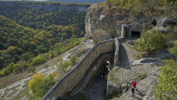 Средневековый пещерный город-крепость Чуфут-Кале