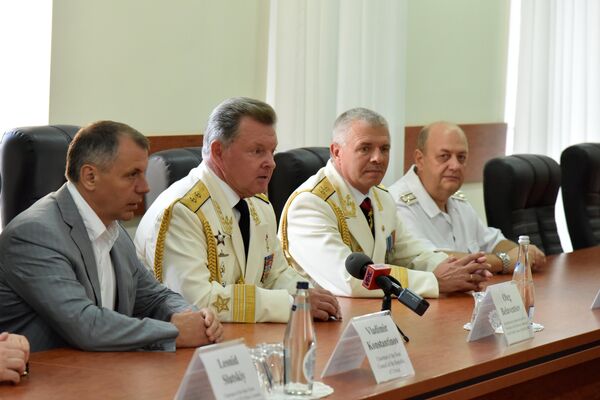Встреча полномочного представителя президента РФ в Северо-Кавказском федеральном округе Олега Белавенцева, командующего Черноморским флотом Александра Витко и председателя Государственного совета Республики Крым Владимира Константинова с делегацией французских парламентариев Встреча полномочного представителя президента РФ в Северо-Кавказском федеральном округе Олега Белавенцева, командующего Черноморским флотом Александра Витко и председателя Государственного совета Республики Крым Владимира Константинова с делегацией французских парламентариев