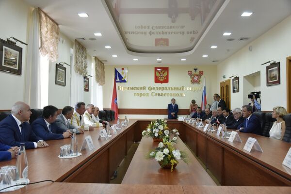 Встреча с делегацией французских депутатов в Севастополе Встреча с делегацией французских депутатов в Севастополе
