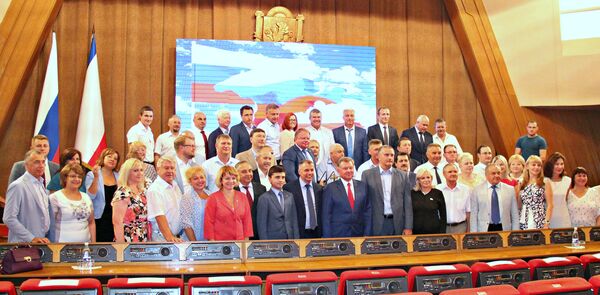 В Государственном совете Республики Крым в торжественной обстановке проводили бывшего полномочного представителя президента России в Крымском федеральном округе Олега Белавенцева на новую должность В Государственном совете Республики Крым в торжественной обстановке проводили бывшего полномочного представителя президента России в Крымском федеральном округе Олега Белавенцева на новую должность