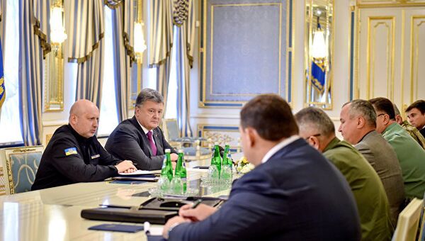 Президент Украины Петр Порошенко во время совещания