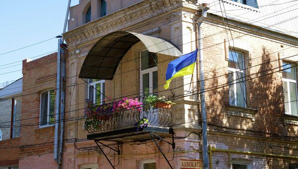 Флаг Украины на здании в Виннице