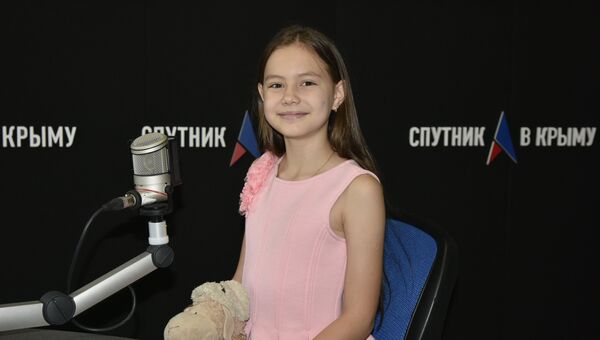 Призер международного конкурса Детская Новая волна - 2016 Маша Мирова (Россия) в студии радио Спутник в Крыму