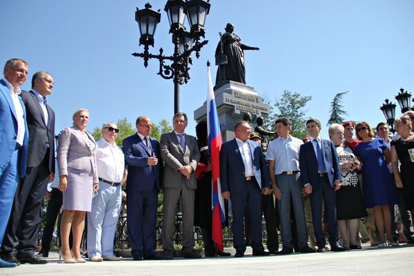 Открытие памятника Екатерине II в Симферополе Открытие памятника Екатерине II в Симферополе