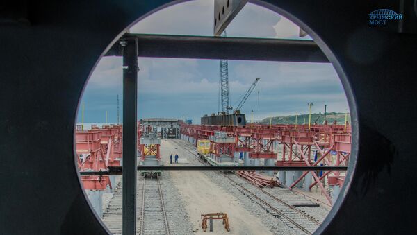 Строители приступили к сборке судоходных арок Крымского моста Строители приступили к сборке судоходных арок Крымского моста