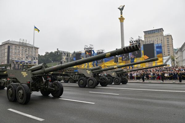 Военный парад по случаю 25-летней годовщины со Дня Независимости Военный парад по случаю 25-летней годовщины со Дня Независимости
