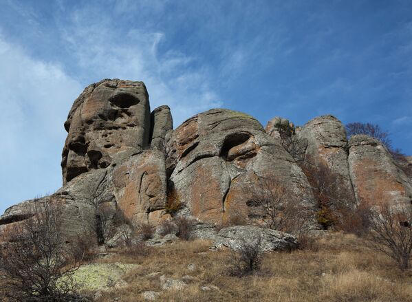 Скала Голова Екатерины над южным склоном горы Демерджи в Алуште