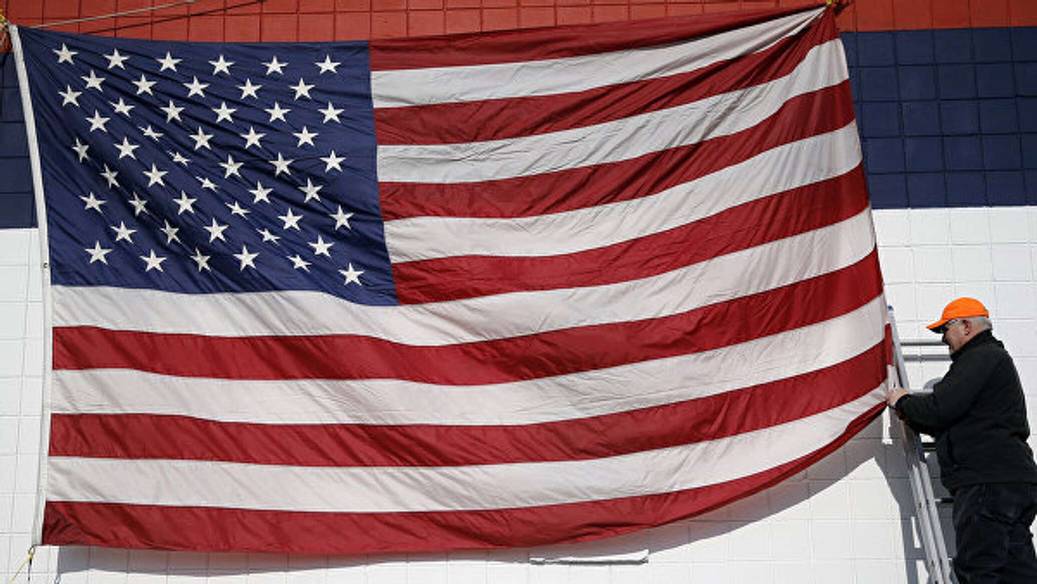 Сша расширил. Флаг США санкции. Флаг Америки 2022 года. Изготавливает США. СШП.
