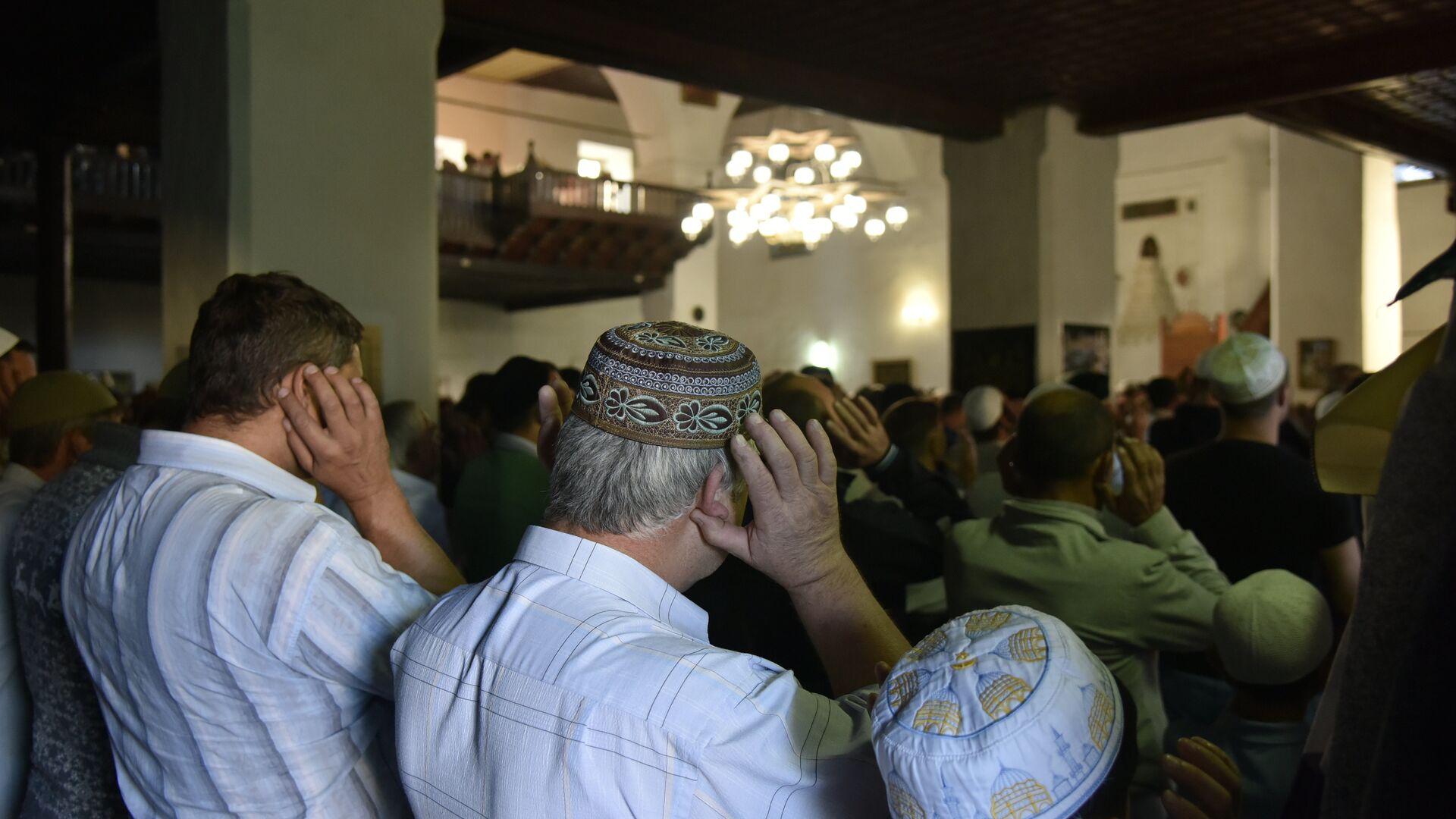 Намаз в честь праздника Курбан-байрам в Ханской мечети в Бахчисарае - РИА Новости, 1920, 28.06.2023